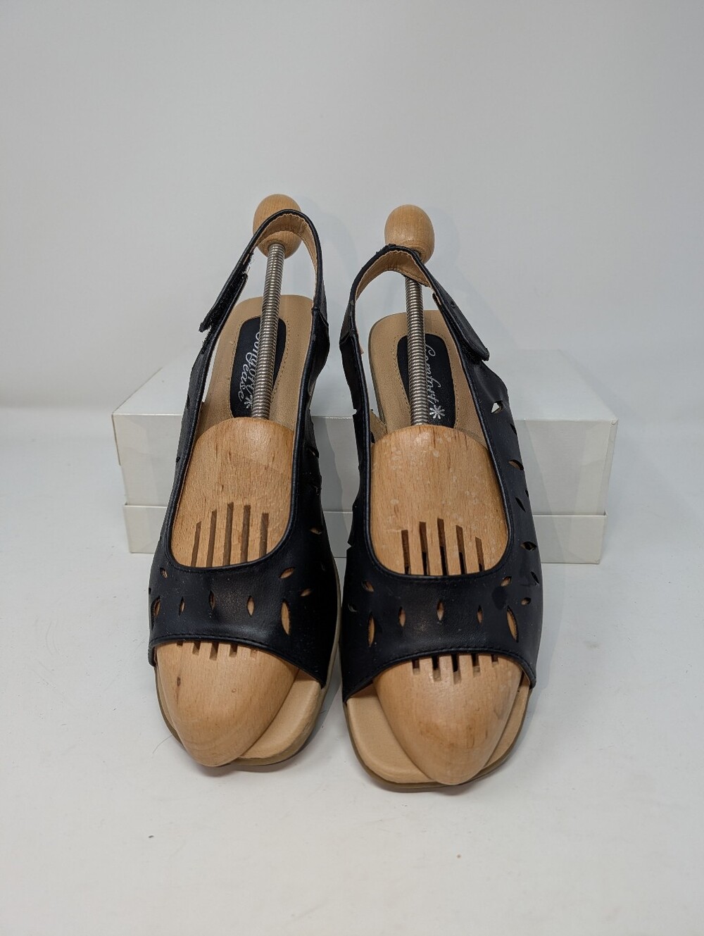 Comfort Ease Black Adjustable Strappy Sandals Size 8.5W GUCPre-owned good cond